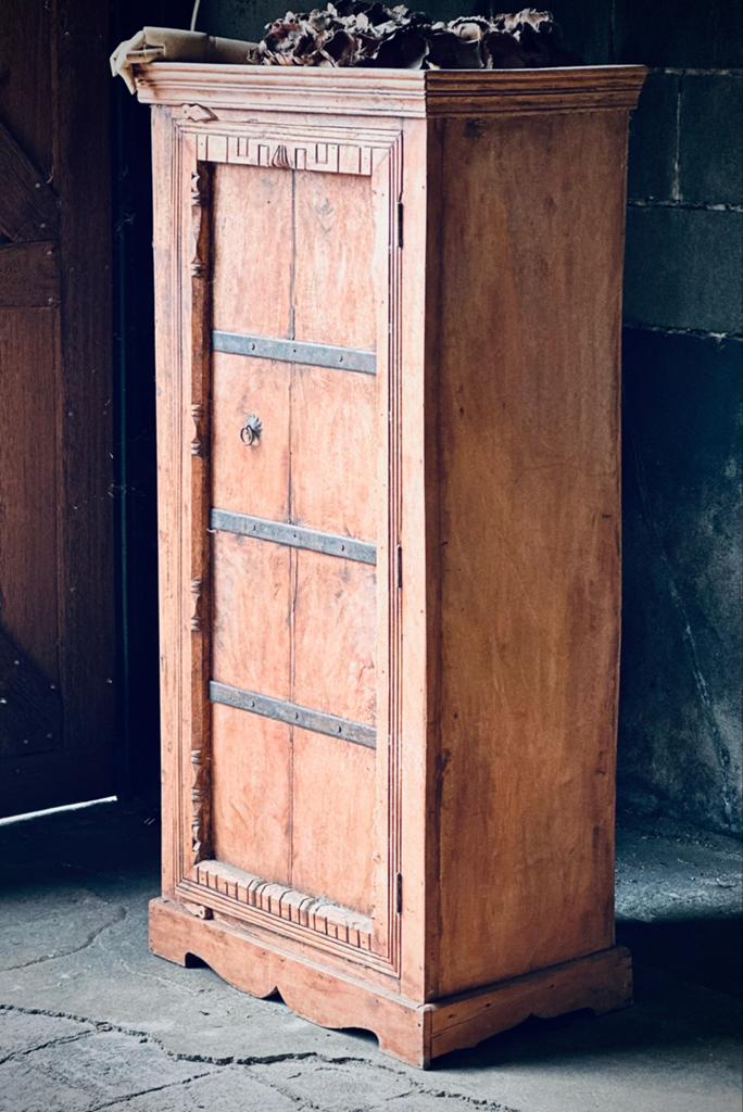 *Stoere sober wonen Kast met IJzeren beslag Sierstrippen*, Ophalen, 25 tot 50 cm, 50 tot 100 cm