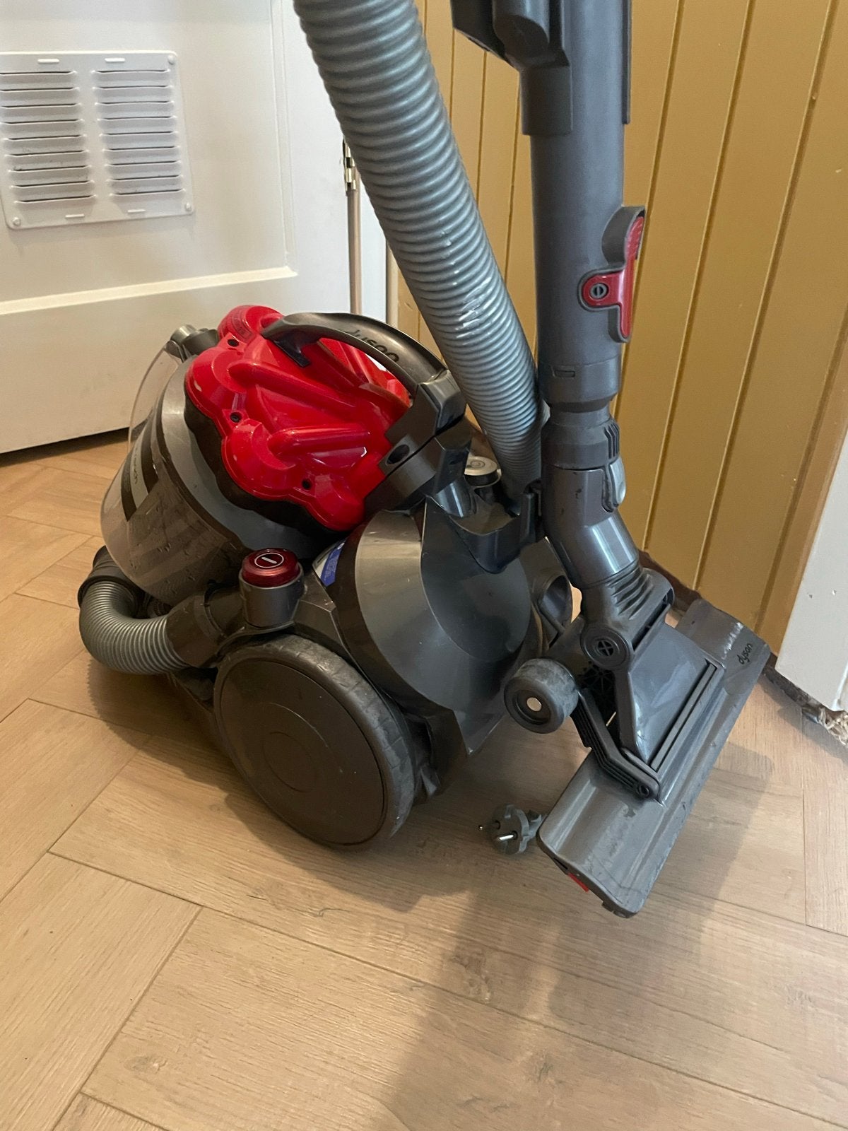 Dyson DC19T2 Total Reach stofzuiger, Ophalen, Gebruikt, Geschikt voor harde vloeren, 1600 tot 2000 watt
