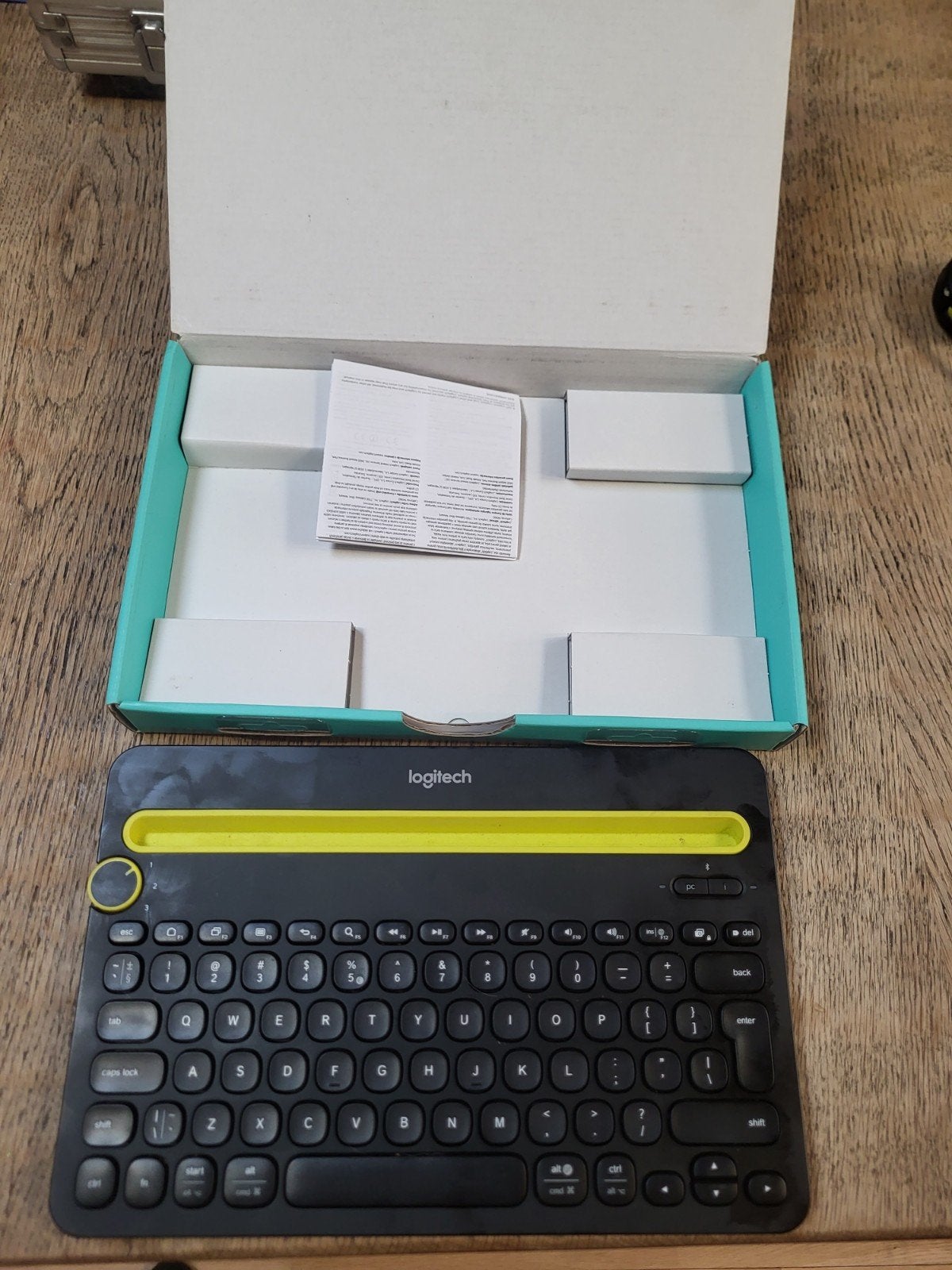 Logitech K480 Multi-Device Bluetooth Toetsenbord Qwerty, Logitech, Ophalen of Verzenden, Zo goed als nieuw, Draadloos