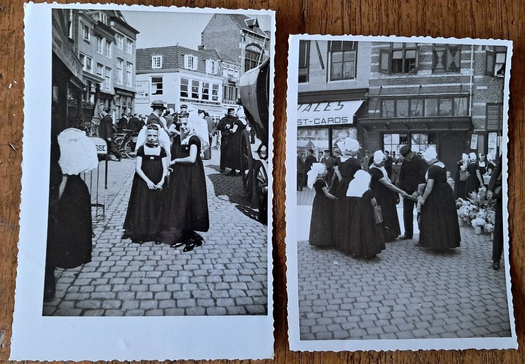 persfoto Middelburg klederdracht, Verzamelen, Ophalen of Verzenden, 1940 tot 1960, Gebruikt, Klederdracht