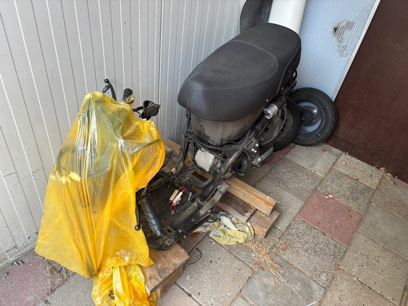 LA SOURIS SCOOTER VOOR ONDERDELEN VOOR 50 EURO OPHALEN, Ophalen, Zo goed als nieuw, Overige typen, Overige merken