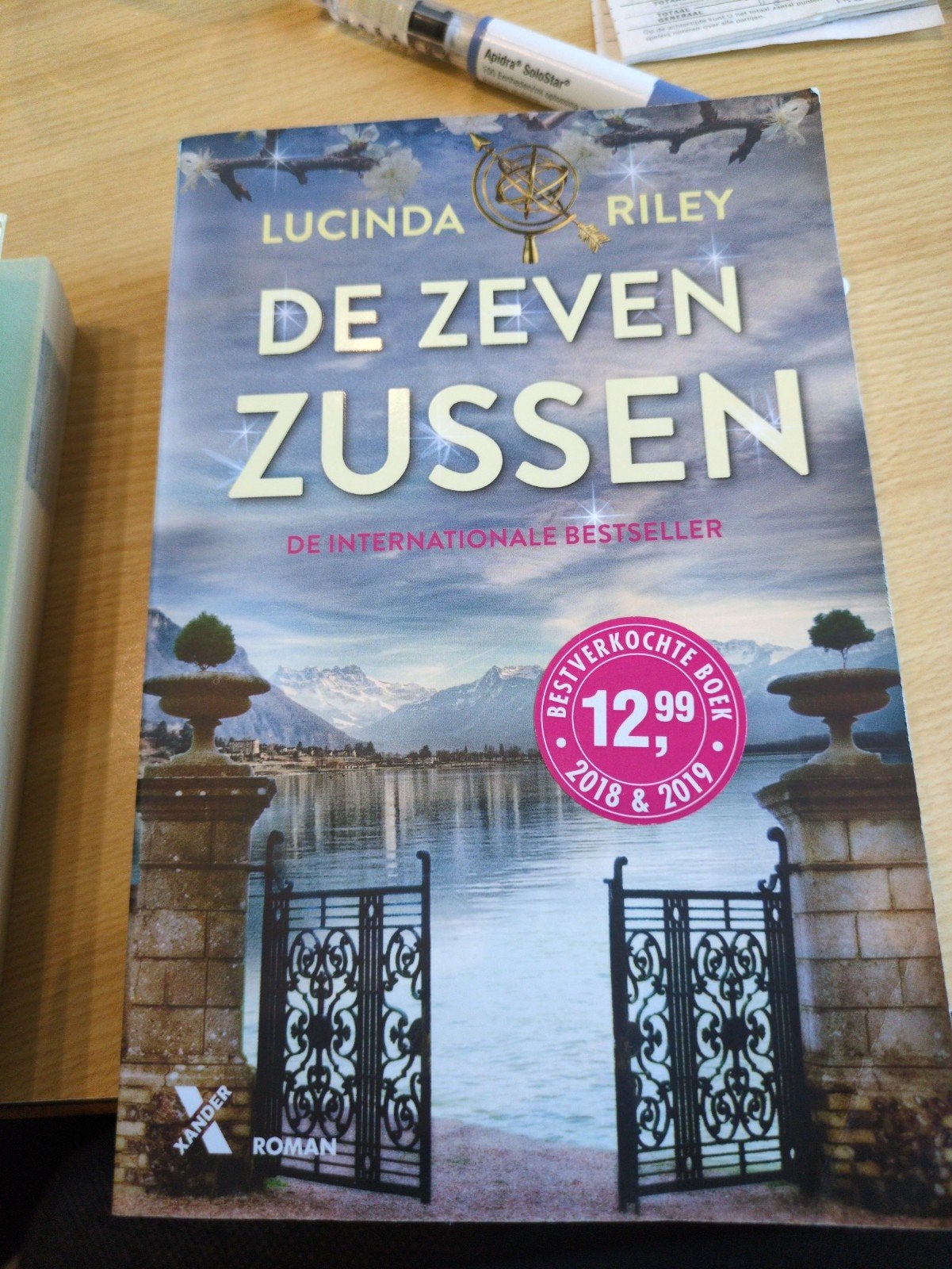 De Zeven Zussen - Lucinda Riley (Nette Staat), Ophalen of Verzenden