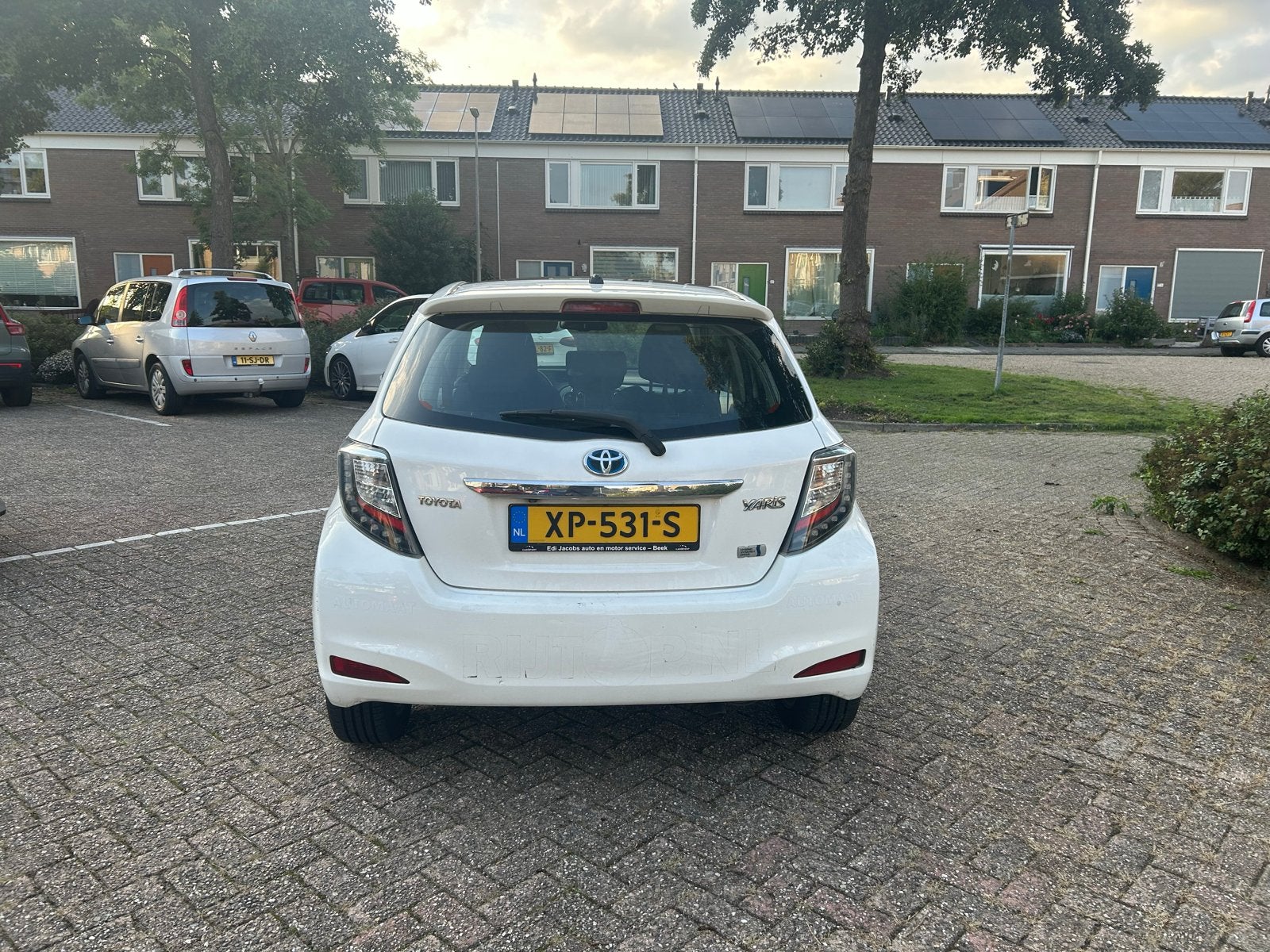 Foto 5 van Toyota Yaris 1.5 Full Hybrid 5DR 2013 apk 2027