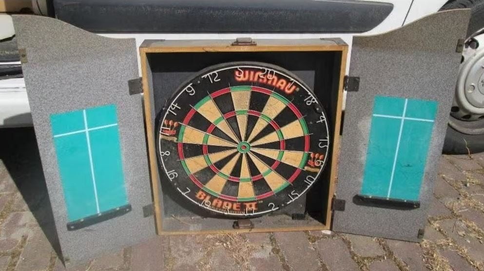 Prima Dartbord in stevige houten Kast - MPS, Ophalen of Verzenden, Zo goed als nieuw, Dartbord