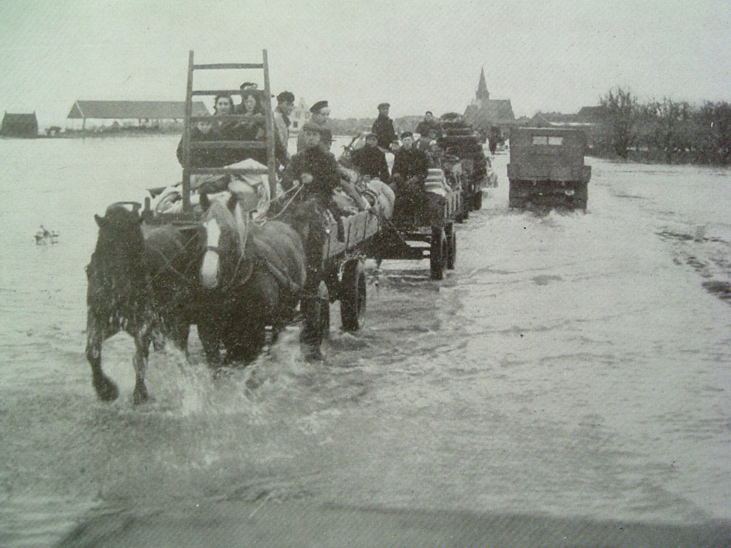 Gedenkboek van de watersnood in Oost-Zuid-Beveland 1953, Ophalen of Verzenden, C. Philipse
