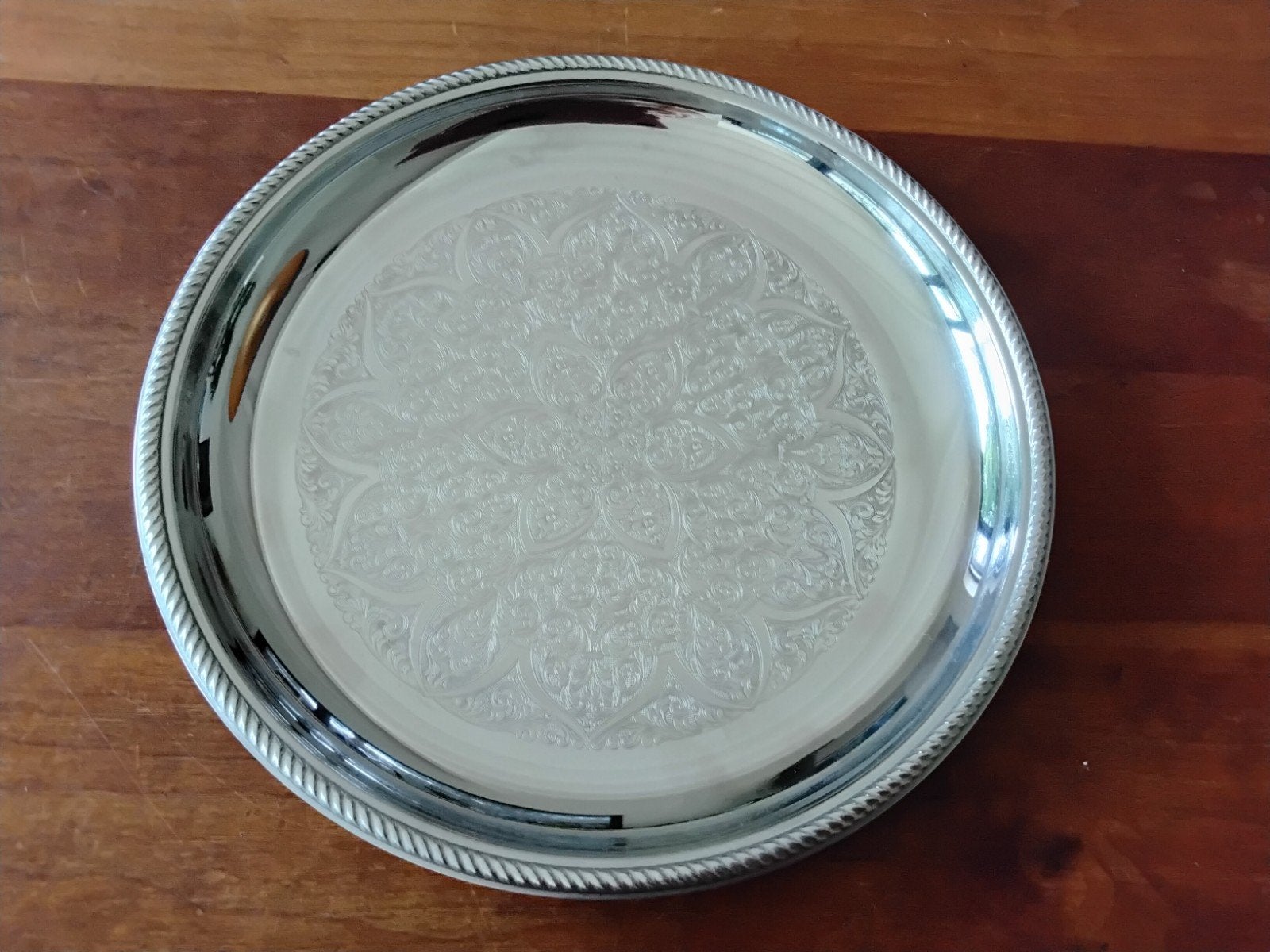 Serveer schaal Alessi, zilverkleurig metaal, 25cm, Ophalen of Verzenden, Overige materialen, Overige stijlen, Schaal of Schalen