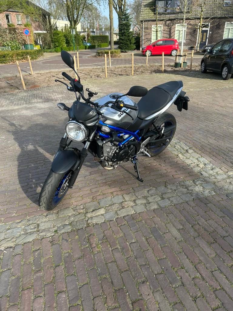 Suzuki SV650 N - Akrapovic - ABS, 2 cilinders, Particulier, Minimaal motorrijbewijs A2, ABS
