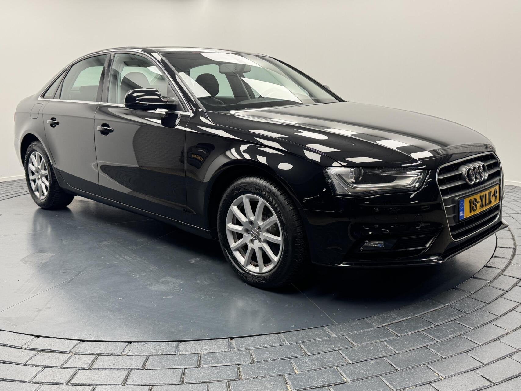 Audi A4 Limousine 1.8 TFSi Pro Line Trekhaak-Navigatie-Cr.co, Auto's, Voorwielaandrijving, Stof, Gebruikt, 4 cilinders