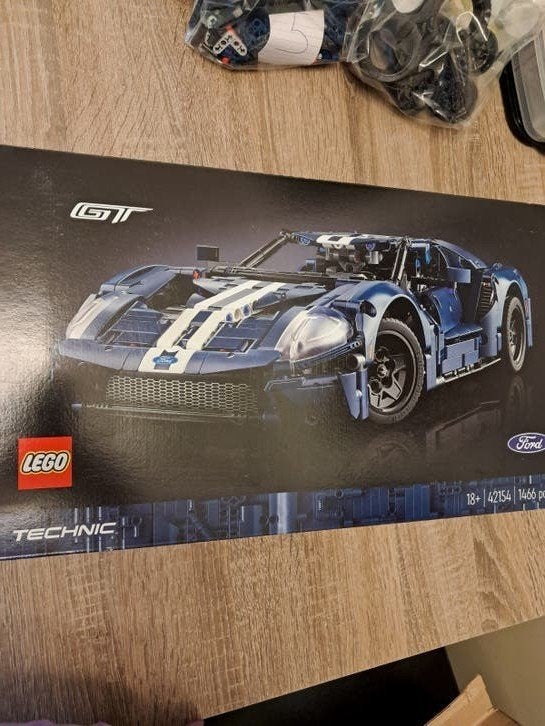 Foto 2 van LEGO Technic Ford GT compleet,gedemonteerd&gesorteerd