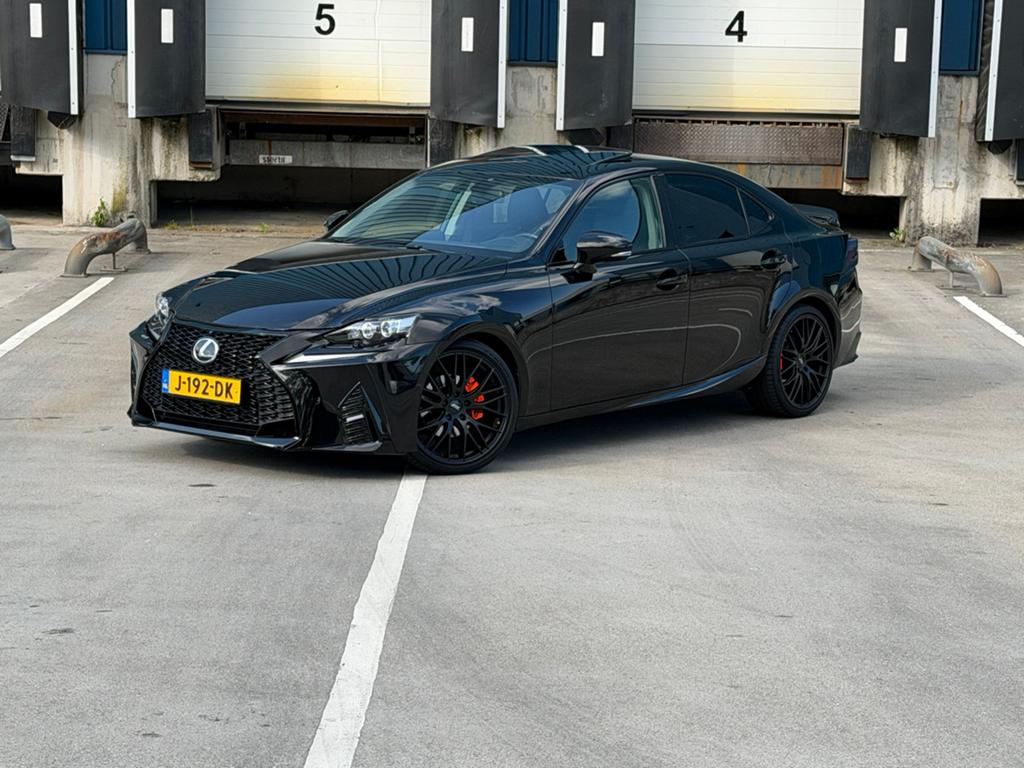 Lexus IS300h Carplay F-Sport conversie hybride garantie, Auto's, Lexus, Automaat, Achterwielaandrijving, Zwart, Leder