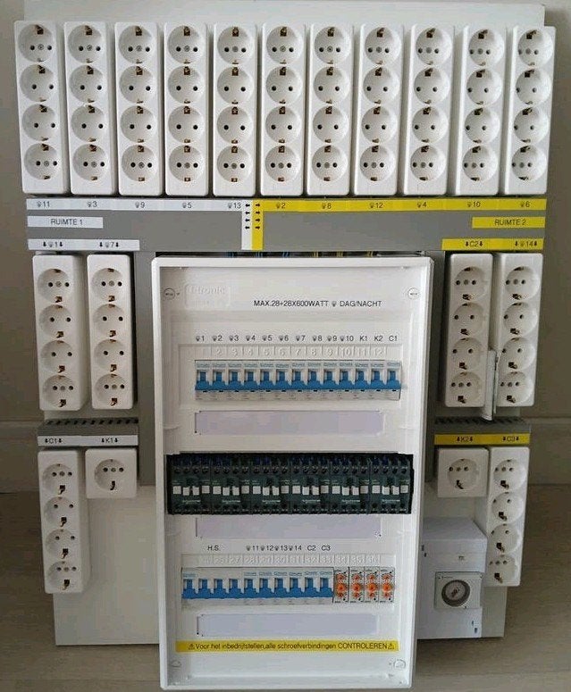 Relaiskast 28 om 28x600W / 14 on 14x1200W kweek schakelbord, Ophalen of Verzenden, Overige typen