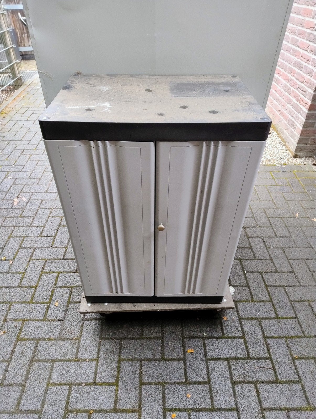 kast kunststof, Ophalen, Gebruikt