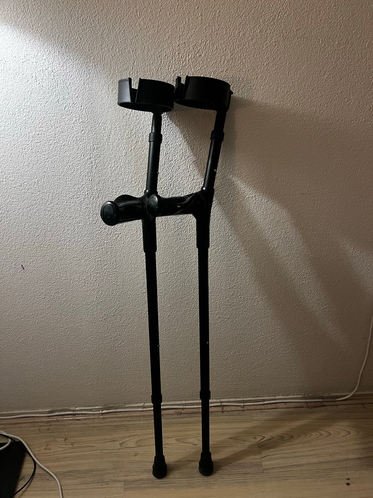 Crutches, Ophalen of Verzenden