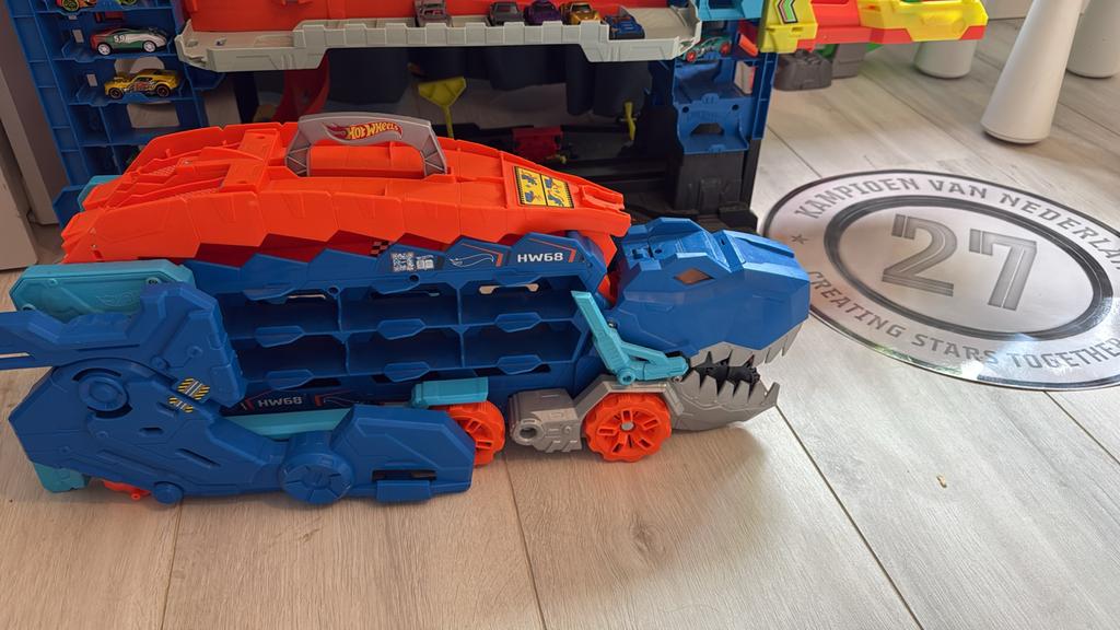 Hot Wheels T-Rex Super Hauler met opslag voor 20 auto's, Ophalen of Verzenden, Zo goed als nieuw
