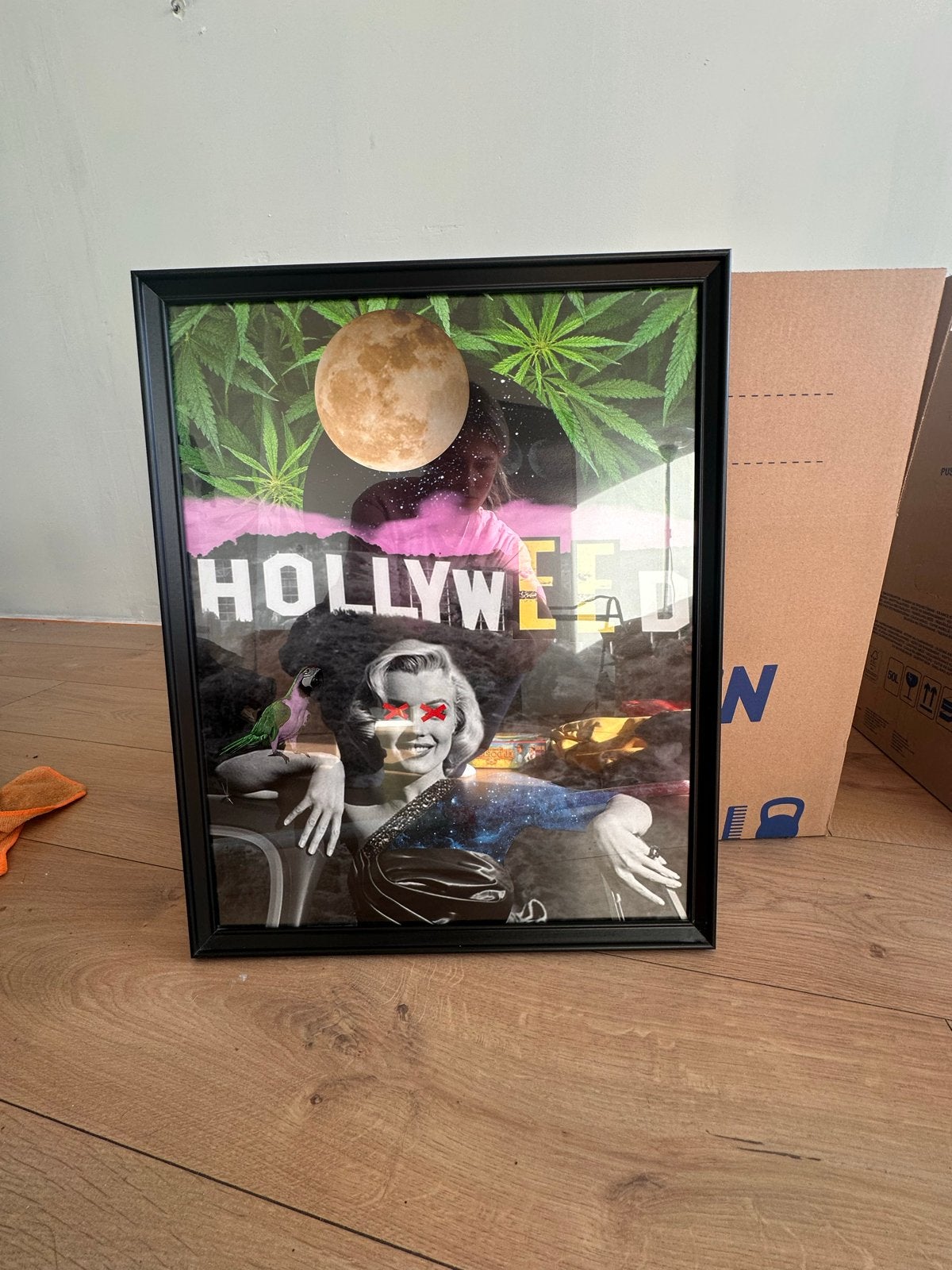 Hollywood Marilyn Monroe Cannabis Maan Kunstwerk, Antiek en Kunst, Figuren, Kunststof, Ophalen of Verzenden, Ingelijst