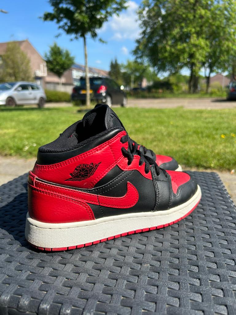 Nike Air Jordan One, rood/zwart, maat 37,5., Ophalen, Zo goed als nieuw, Schoenen