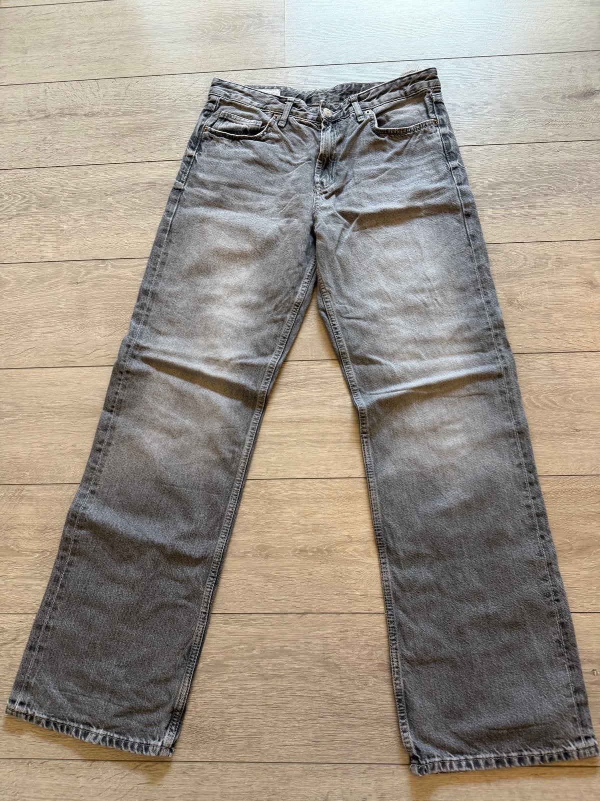 Zara grijze wide leg jeans maat 42, Ophalen of Verzenden, Zo goed als nieuw, Grijs, W30 - W32 (confectie 38/40)