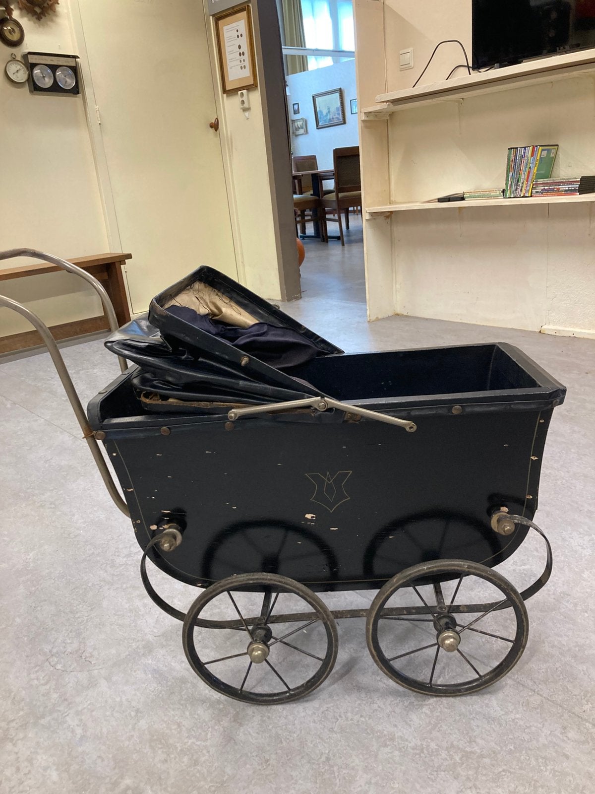 Oude poppenwagen, Ophalen