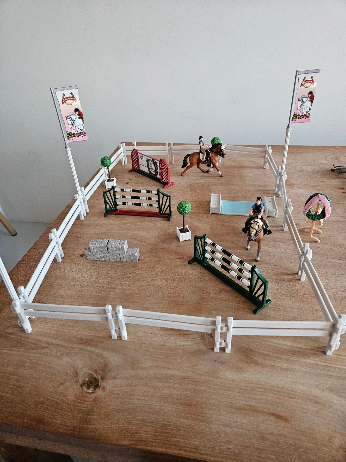 Schleich Paardenshow Set met Hindernissen en Ruiters, Ophalen of Verzenden, Zo goed als nieuw, Jongen of Meisje