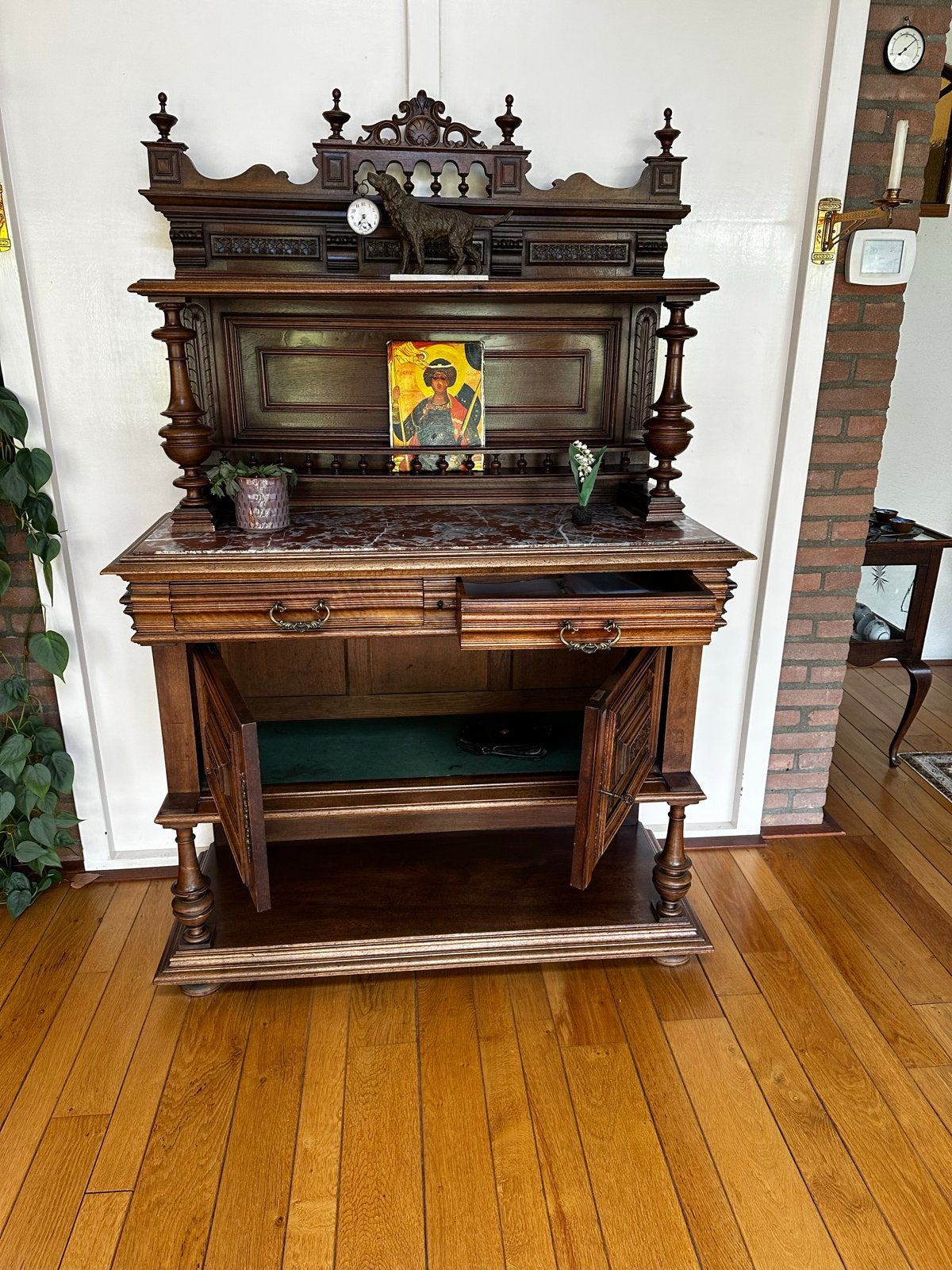 Antiek dressoir met marmeren blad en houtsnijwerk, Antiek en Kunst, Ophalen