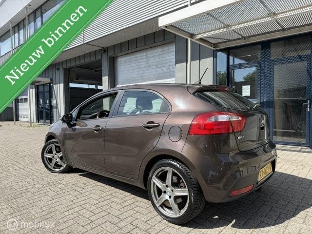 Kia Rio 1.4 CVVT Super Pack Bomvol Pano Automaat Leer stuur, Auto's, Kia, Euro 5, 450 kg, Gebruikt, 4 cilinders