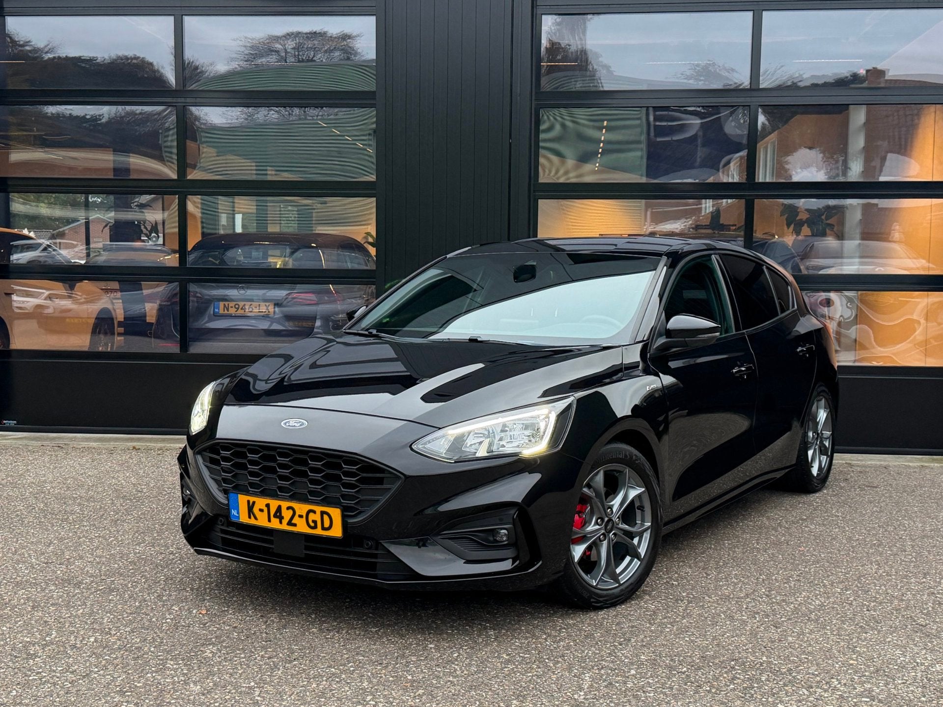 Ford Focus 1.0 EcoBoost Hybrid ST Line X LED Navi Camera Sto, Auto's, 125 pk, Gebruikt, Euro 6, Leder en Stof