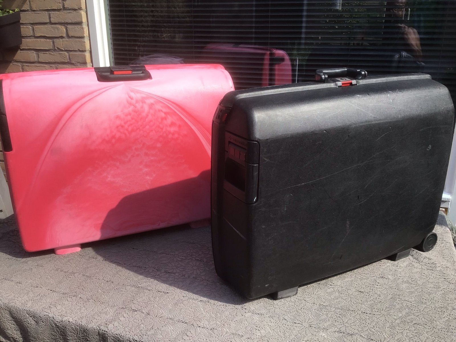 Set van 2 Koffers: Carlton (roze) en Samsonite (zwart), Ophalen, Gebruikt, Hard kunststof, Slot