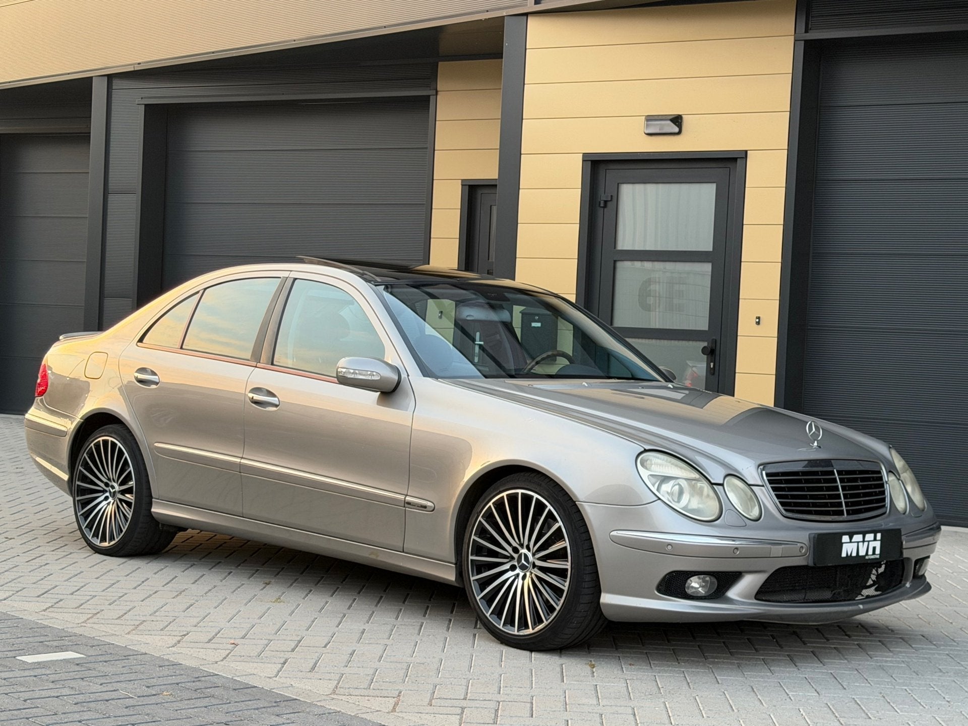 Mercedes-Benz E-klasse 500 Elegance - Automaat - Dubbel Pano, Auto's, Automaat, Achterwielaandrijving, Gebruikt, Automatische klimaatregeling