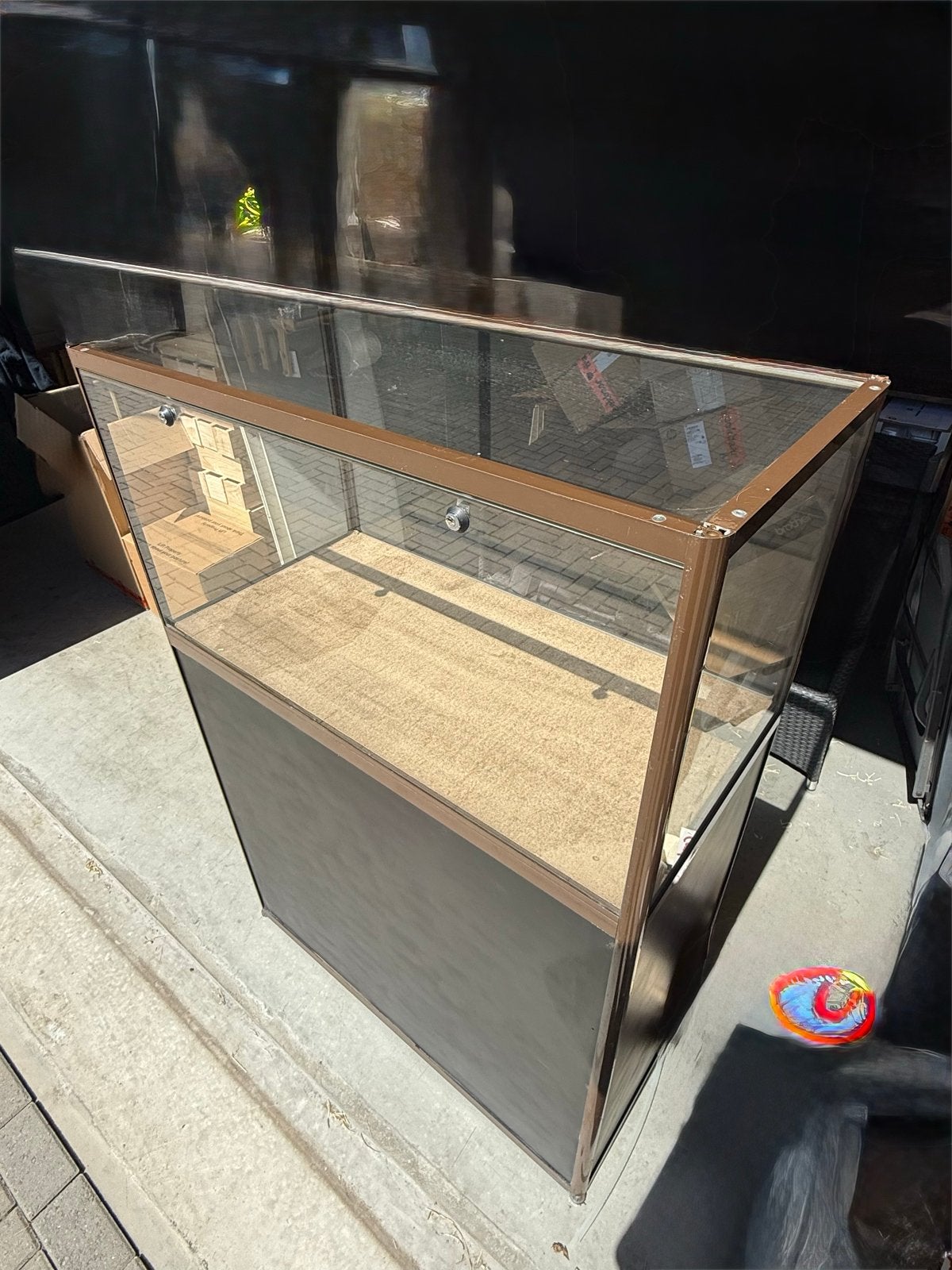 Oude winkel vitrinekast, Huis en Inrichting, Ophalen, Gebruikt, Met klep(pen), 100 tot 150 cm