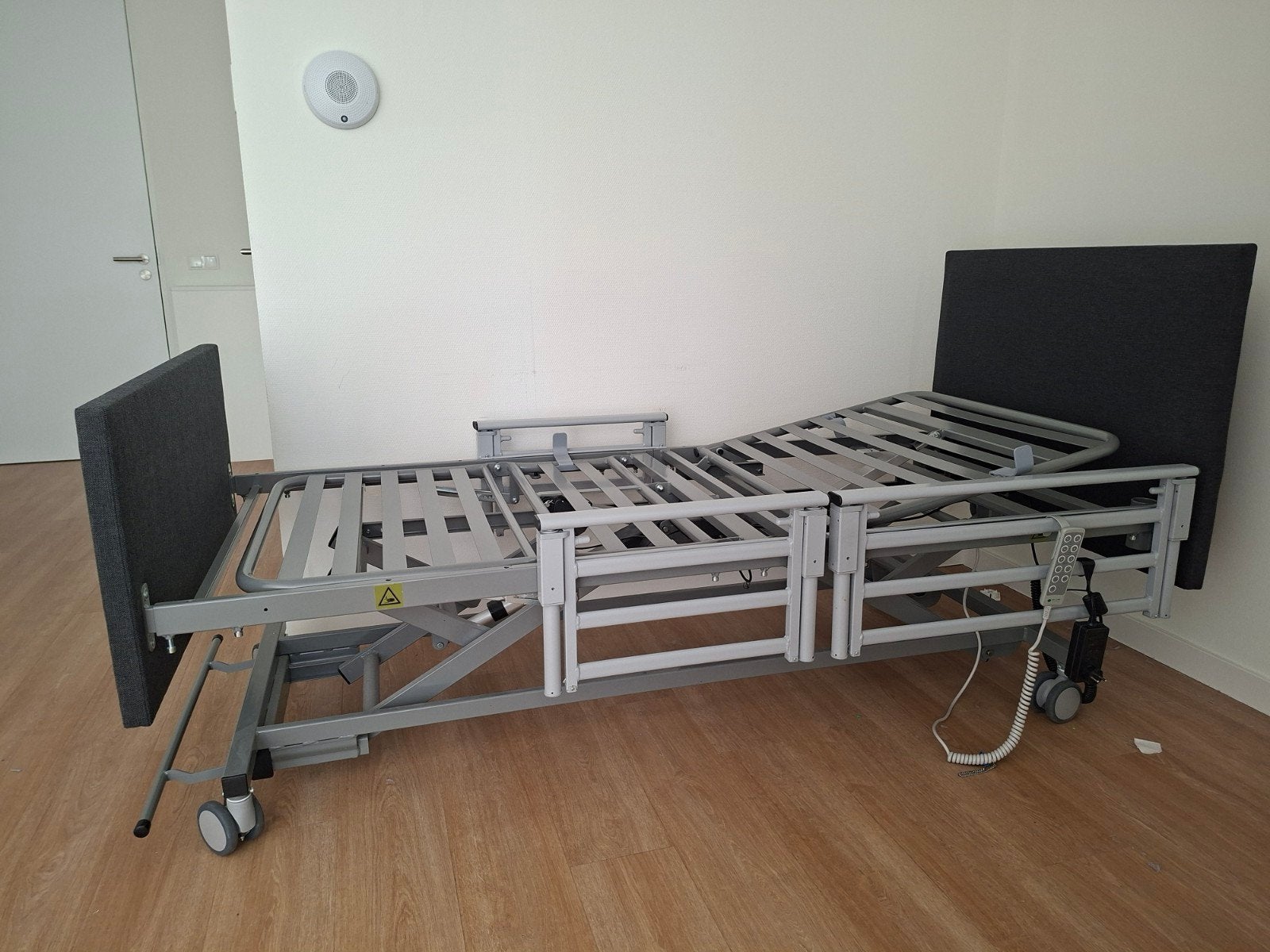 Te koop: zo goed als nieuw senioren hoog-laag bed., Ophalen, Verstelbaar, 90 cm, Eenpersoons