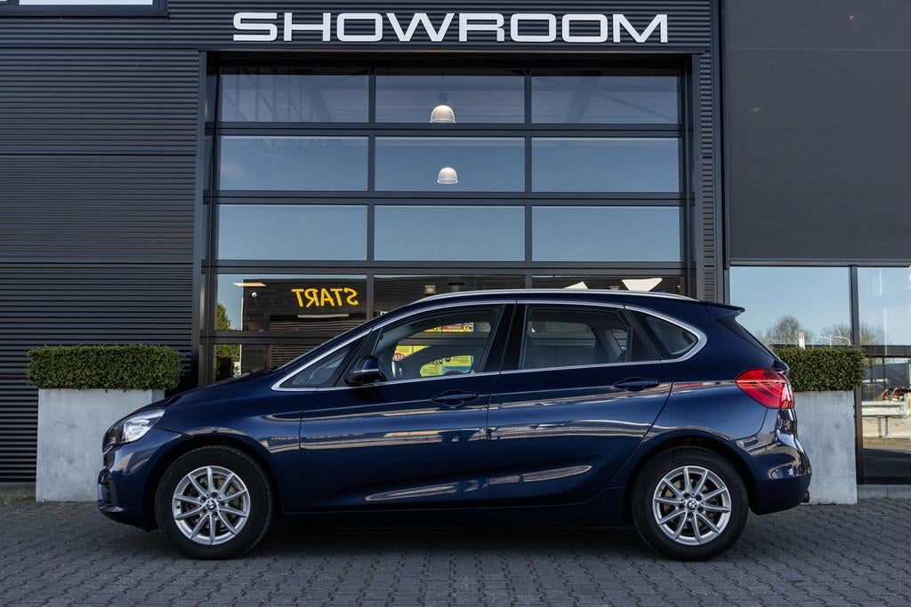 BMW 2-serie Active Tourer 216i Executive NL Auto, LED, Navi,, Voorwielaandrijving, Stof, Gebruikt, Bedrijf