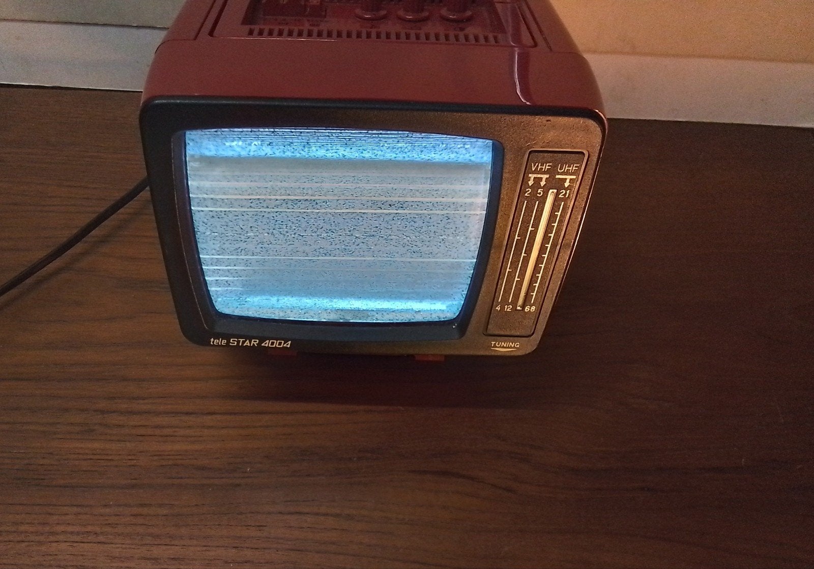 Vintage Tele Star 4004 Draagbare Mini TV Rood, Audio, Tv en Foto, Vintage Televisies, Ophalen of Verzenden, Gebruikt, Minder dan 40 cm
