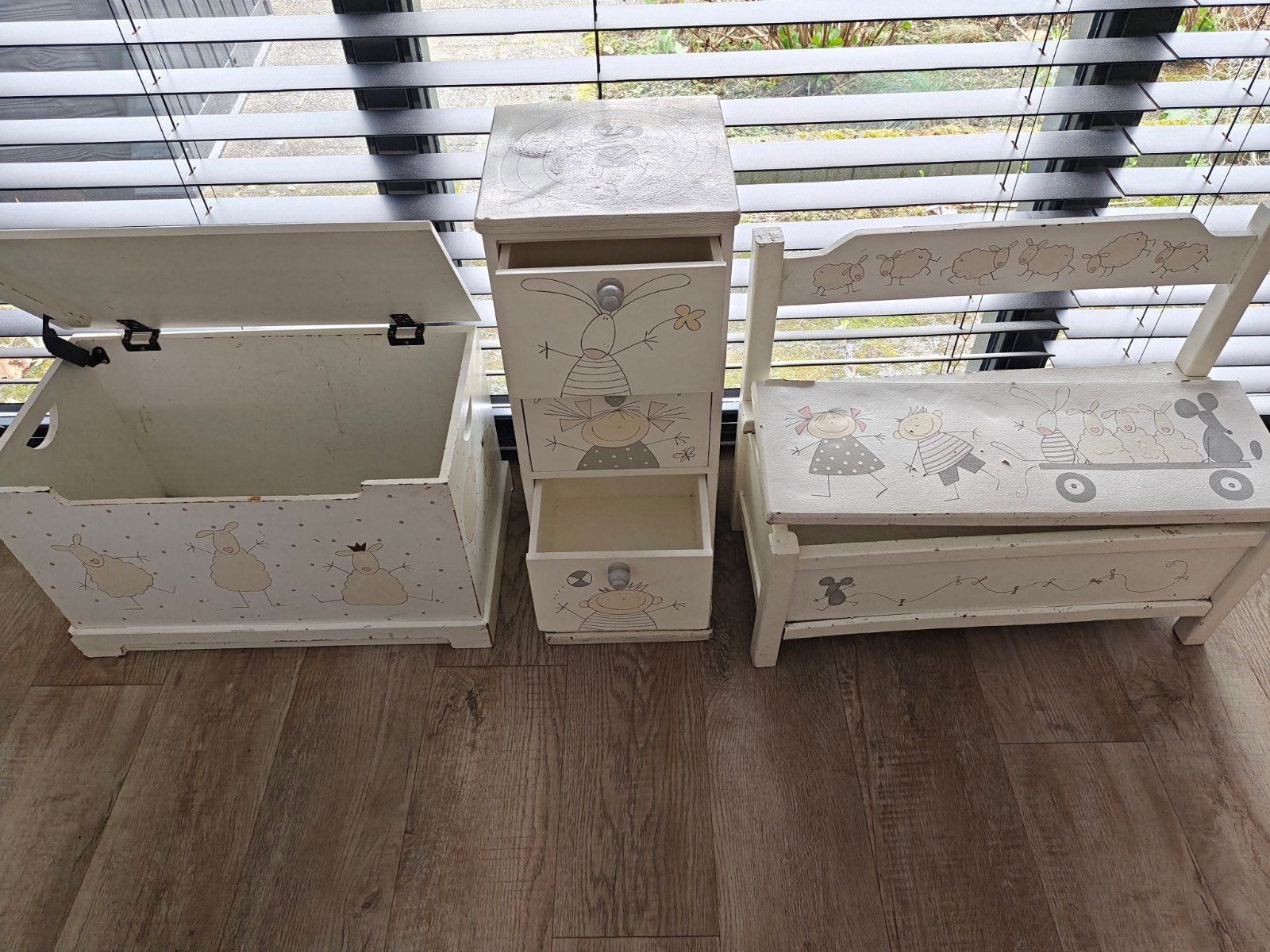 3 kinderkastjes met tekeningen, Ophalen, Gebruikt, 50 tot 100 cm, Minder dan 50 cm
