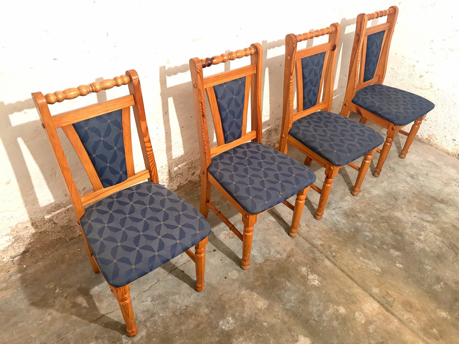 Eettafel Stoelen Sven Larsson 4 stuks grenen, Huis en Inrichting, Stoelen, Ophalen of Verzenden, Gebruikt, Bruin, Hout