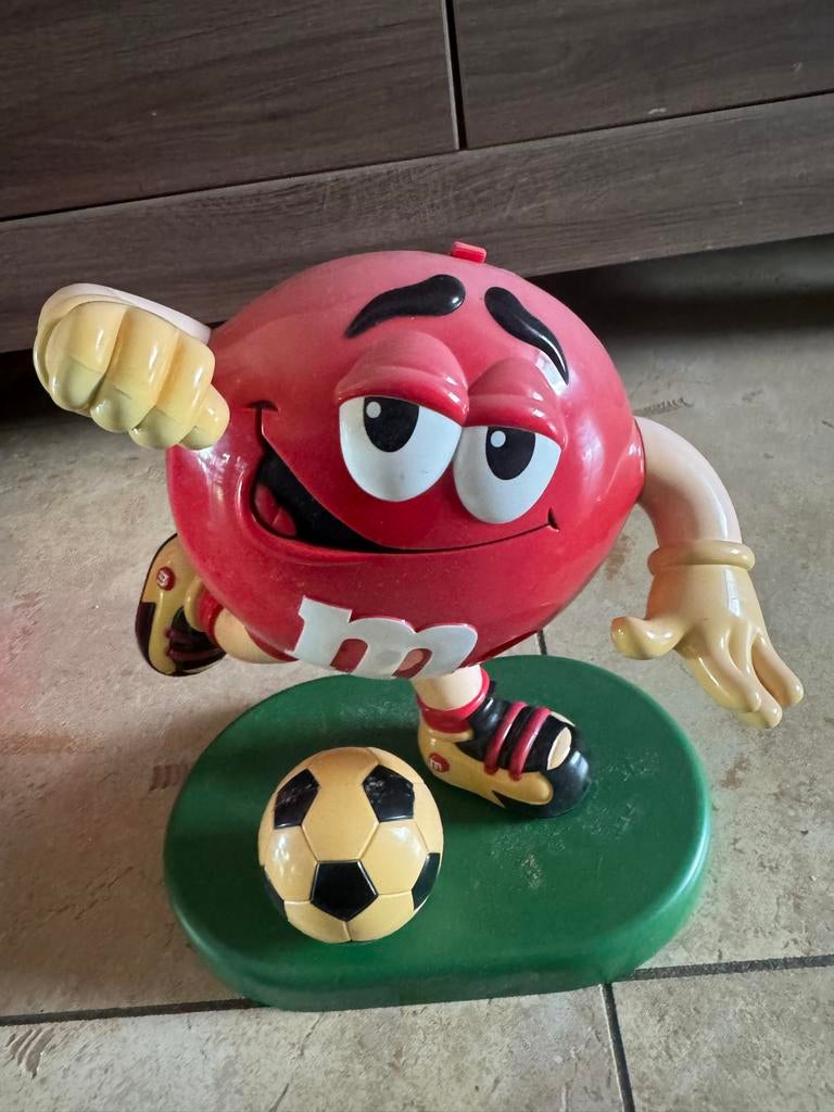 M&M's voetbal dispenser - Rood M&M karakter, Verzenden, Zo goed als nieuw