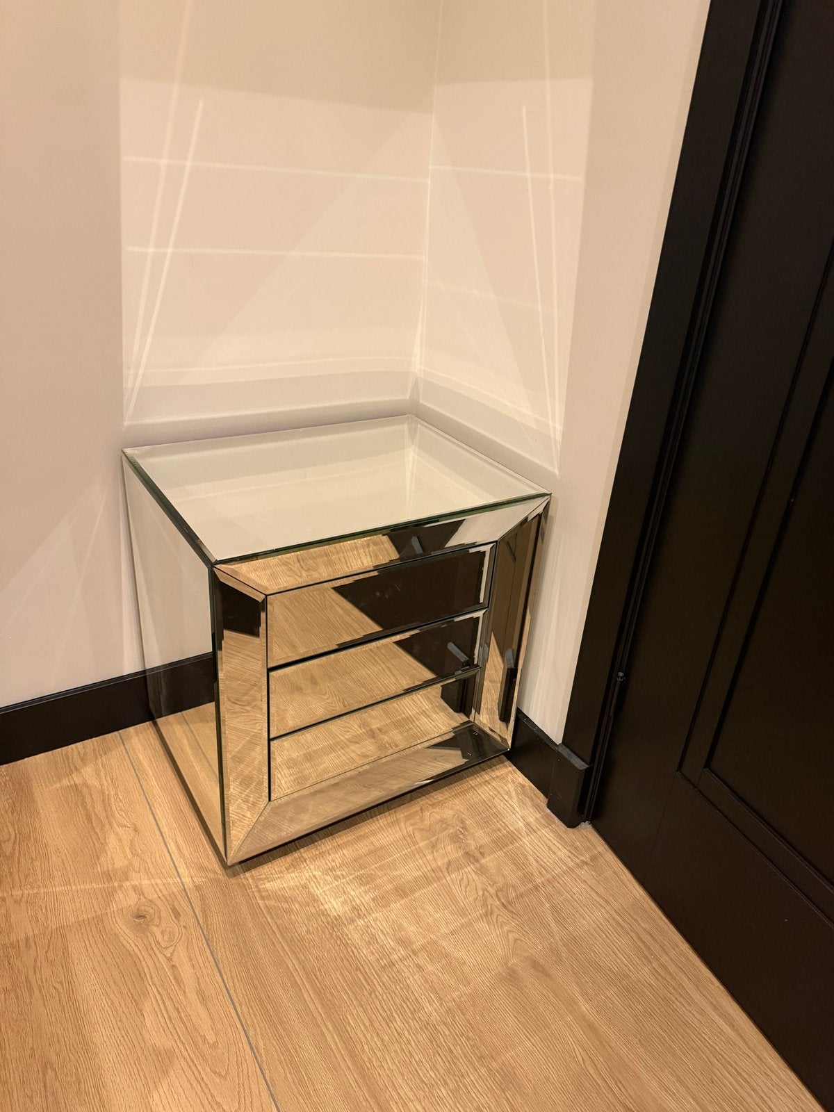 2 Spiegel nachtkastjes van Driehoek Meubels, Ophalen, Gebruikt, Drie, Glas