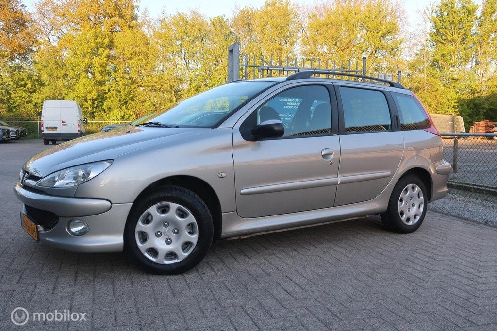 Peugeot 206 SW 1.4 Air-line 2 TREKHAAK, AIRCO, Voorwielaandrijving, Stof, Zwart, 4 cilinders
