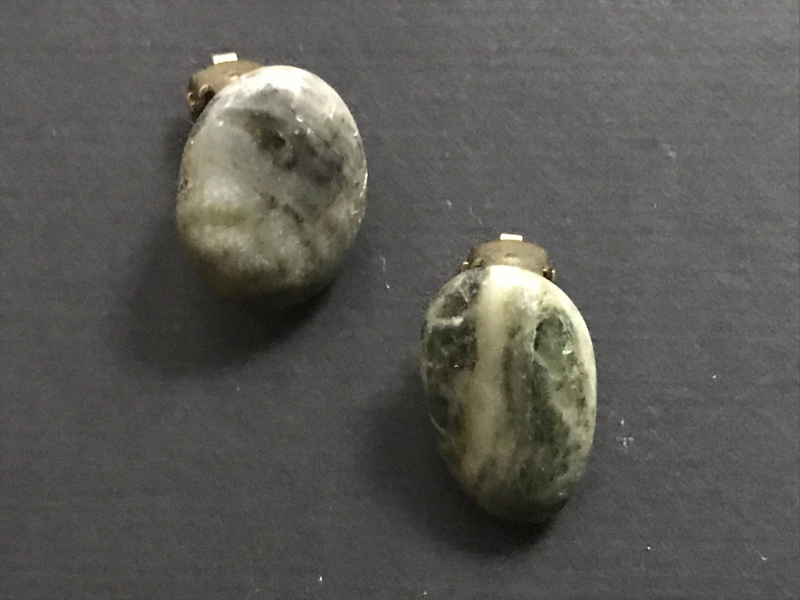 Vintage Oorbellen met Groene Steen - Clip-on, Overige materialen, Gebruikt, Verzenden, Knopjes of Stekers