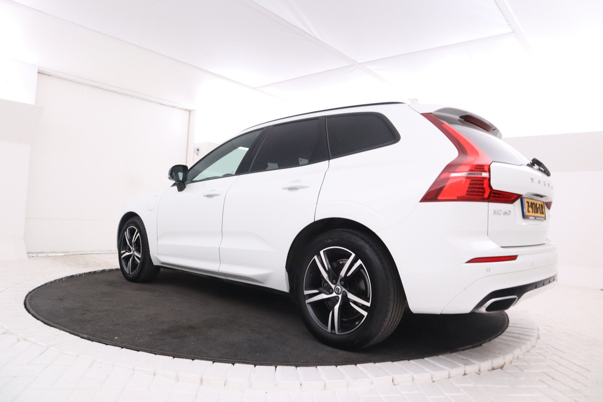Volvo XC60 2.0 T8 Twin Engine AWD R-Design Luchtvering, Stoe, Automaat, Gebruikt, Euro 6, 4 cilinders
