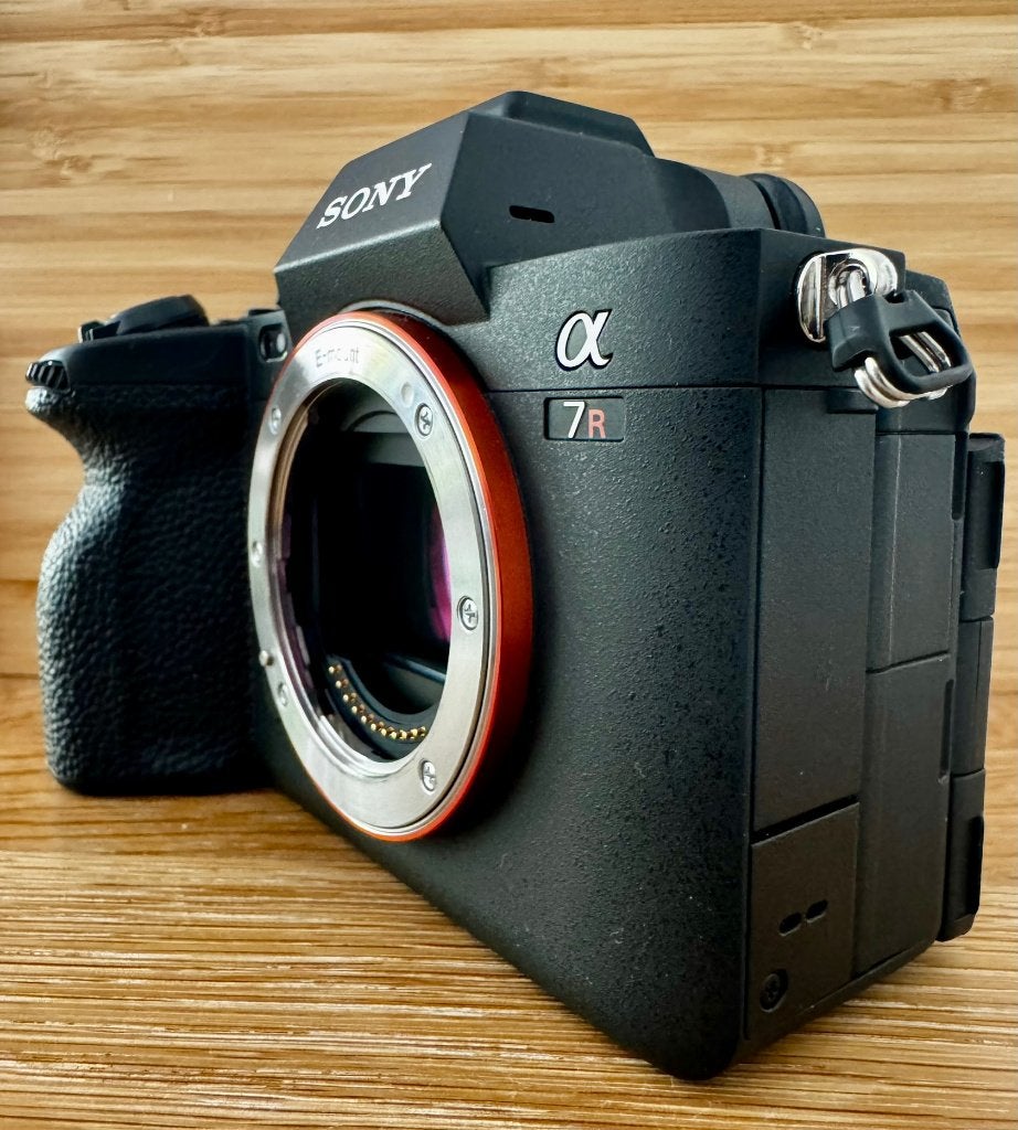 Sony A7R V (body), Audio, Tv en Foto, Fotocamera's Digitaal, Ophalen, Draagriem, Zo goed als nieuw, Sony