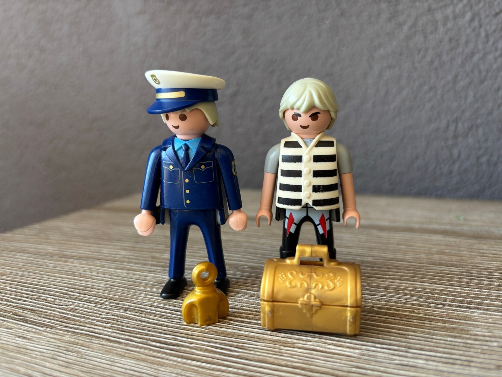Playmobil Politieagent en Boef met Schatkist, Ophalen of Verzenden, Gebruikt