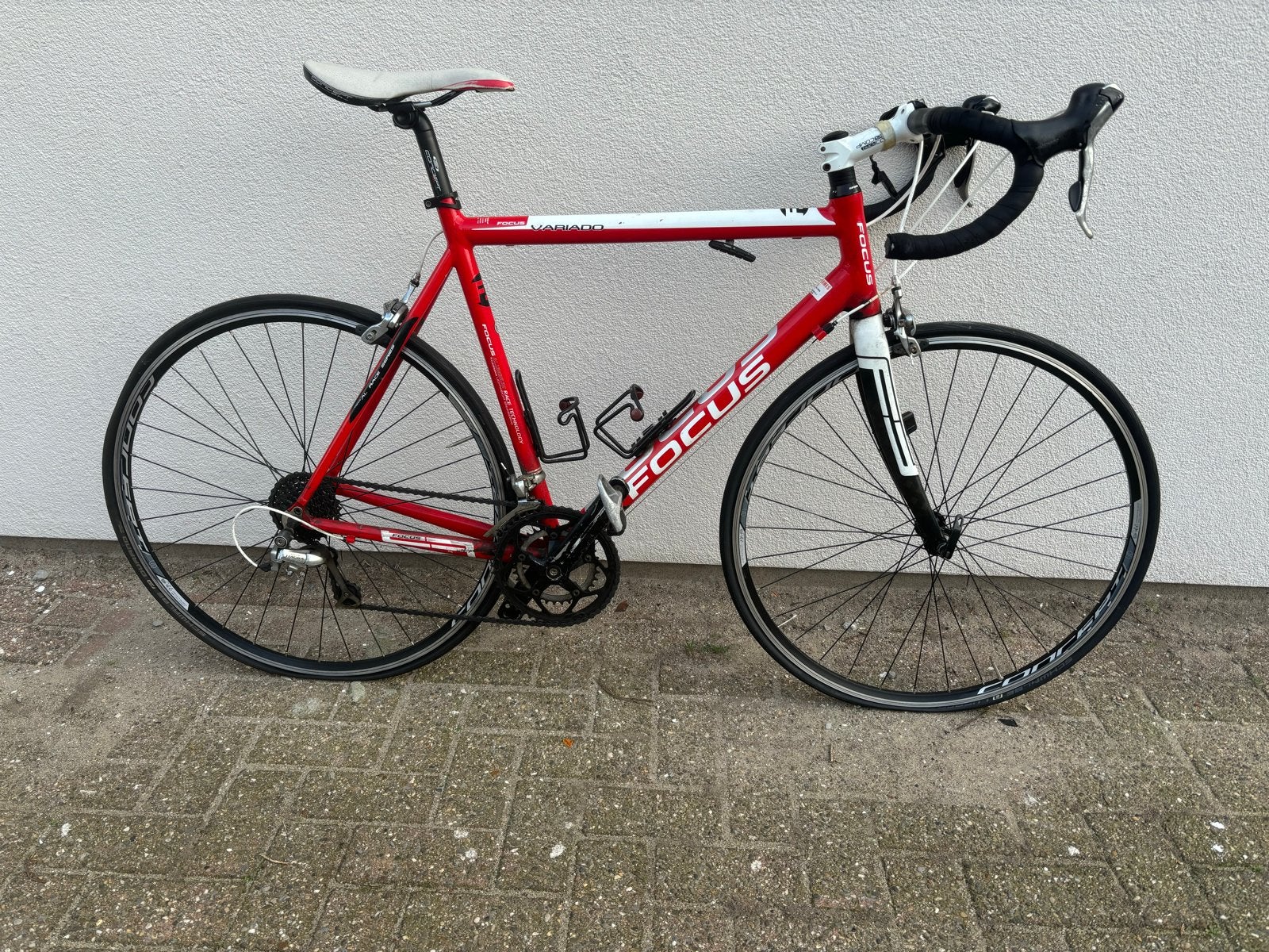Focus Variado racefiets - Rood/Wit - Goede staat, 28 inch, Gebruikt, Aluminium, Meer dan 20 versnellingen