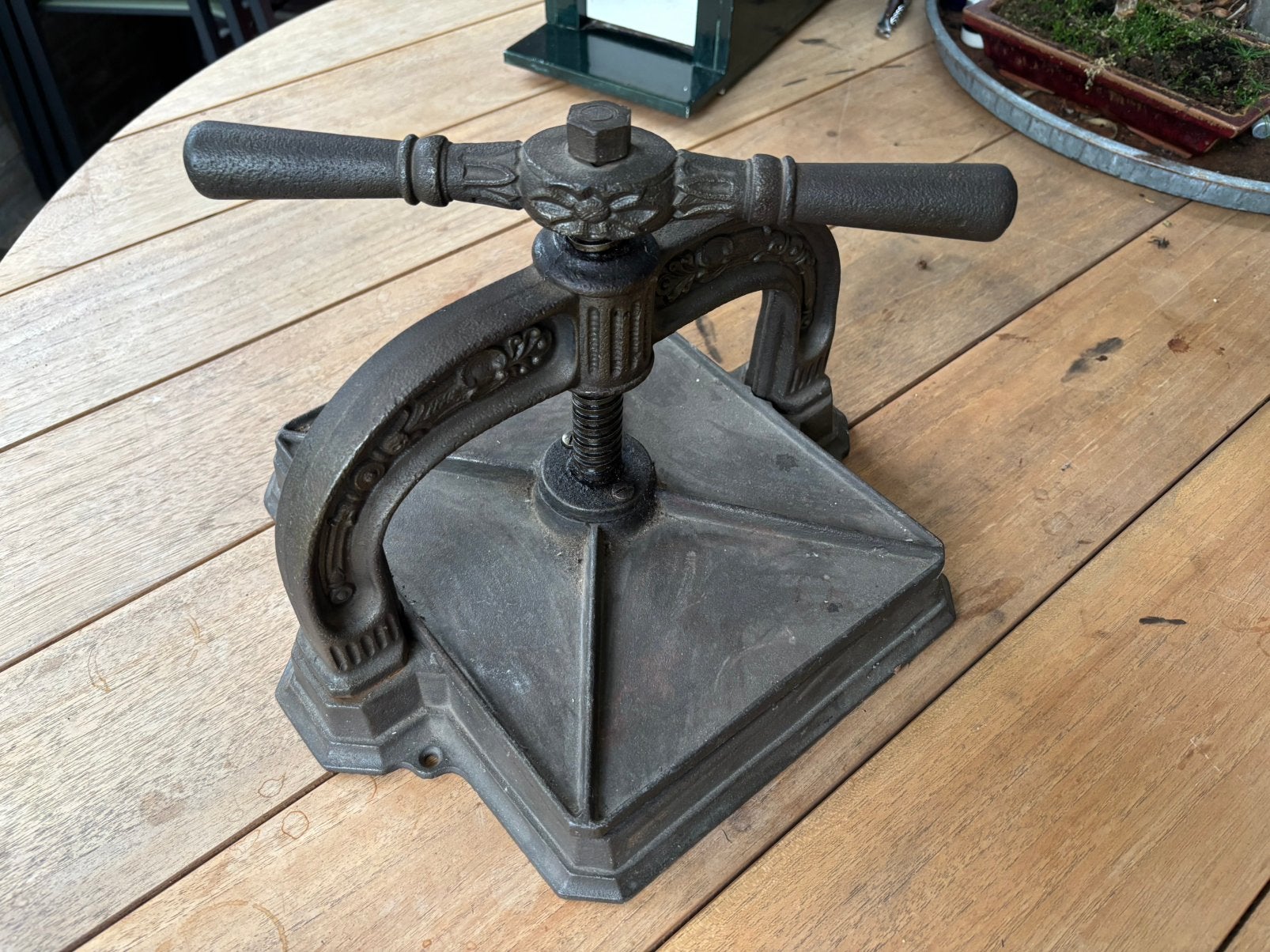 Antieke boekenpers gietijzer, Ophalen