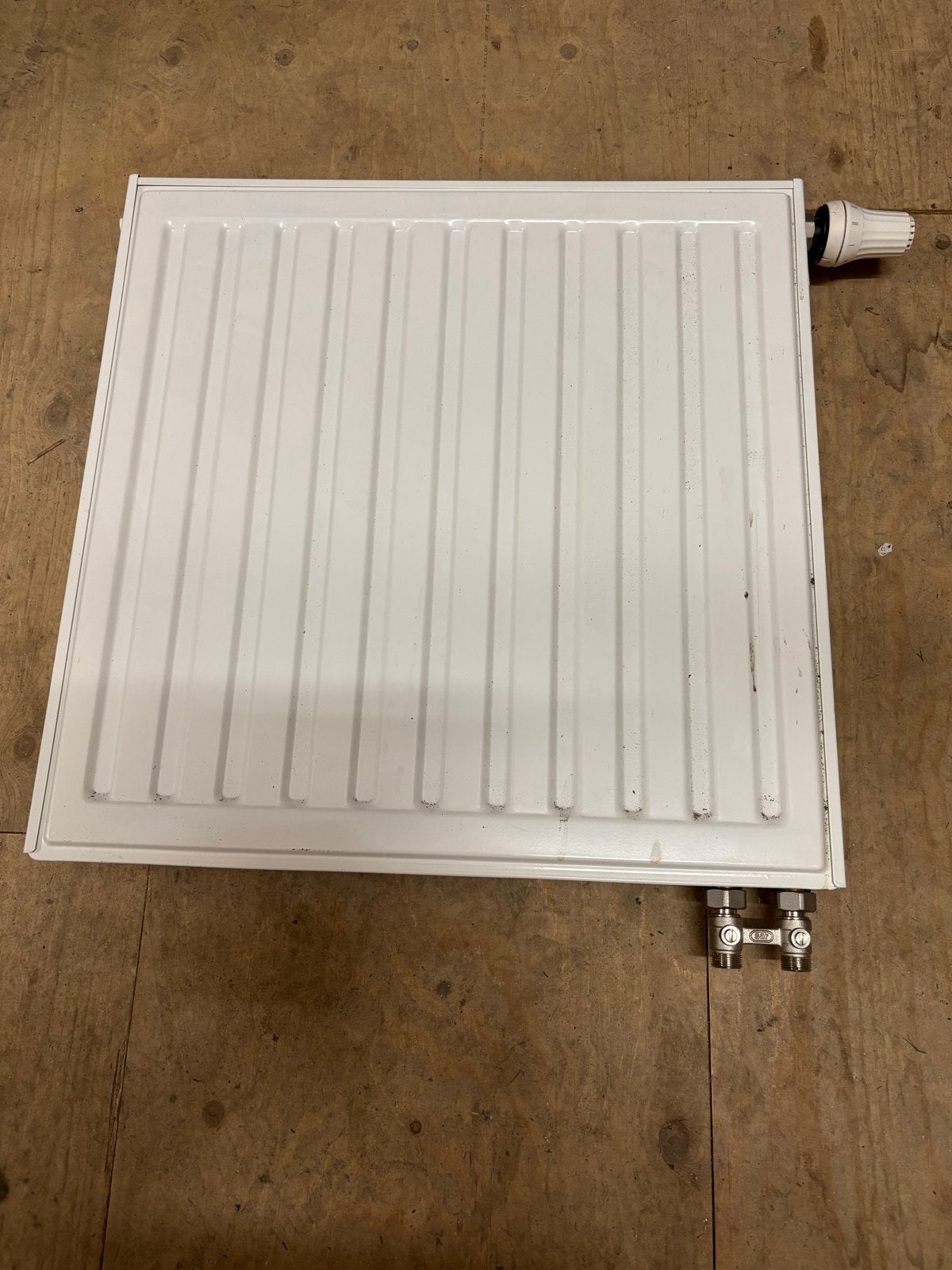 Radson Radiator met Danfoss Thermostaat - Zo goed als nieuw, Ophalen, 30 tot 80 cm, 500 tot 800 watt, Radiator