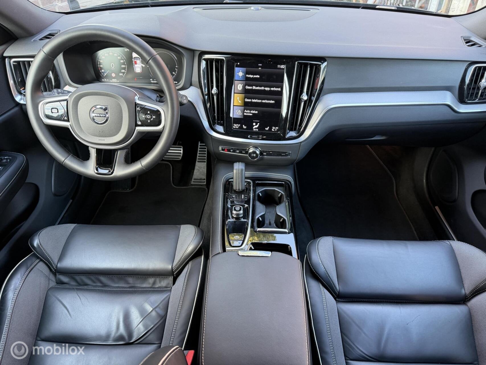 Volvo V60 2.0 T6 Plug-in hybrid AWD Plus Dark LONG RANGE, Auto's, Automaat, Gebruikt, 360° camera, 4 cilinders