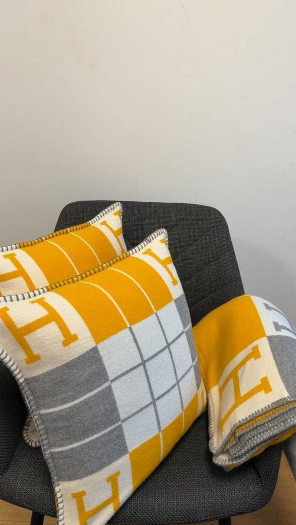 Hermes Deken & Kussens Set, Huis en Inrichting, Woonaccessoires | Plaids en Woondekens, Ophalen of Verzenden, Nieuw