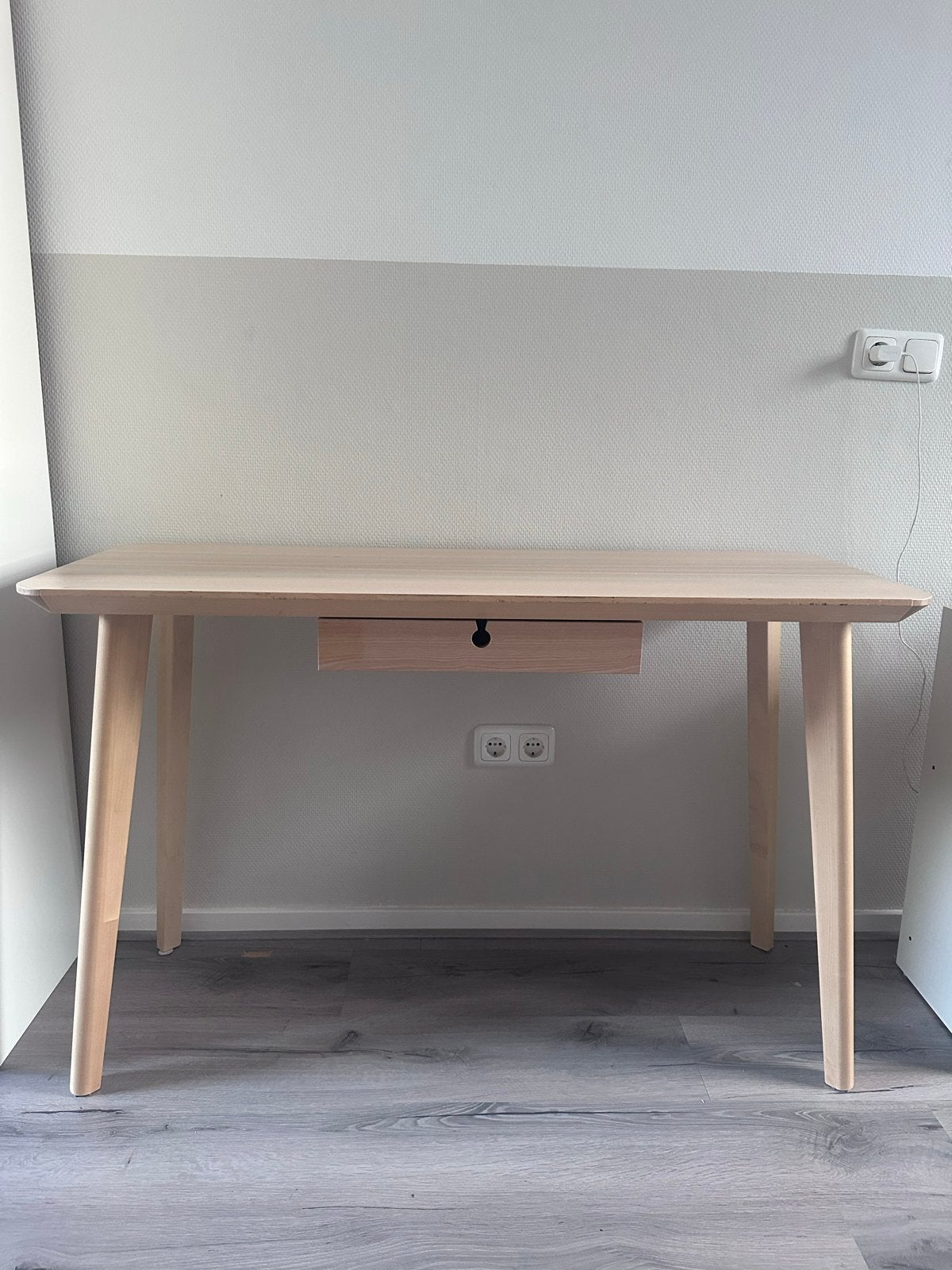 2x IKEA Bureau - Minimalistisch Design, Huis en Inrichting, Ophalen, Gebruikt, IKEA, Computerbureau