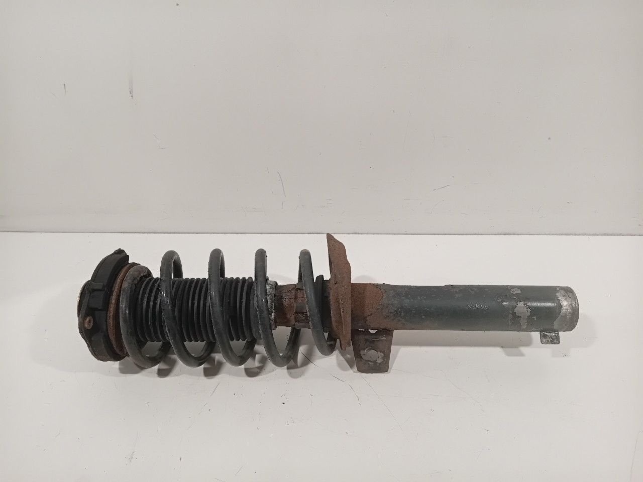 Veerpoot rechts voor Volkswagen Passat, Auto-onderdelen, Onderdelen@venauto.nl, Van der Ven Autorecycling B.V., Gebruikt, Ettenseweg 76, 4706 PB Roosendaal, The Netherlands
