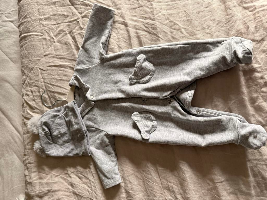 First Baby Pakje Grijs Maat 50 met Mutsje, Ophalen of Verzenden, Zo goed als nieuw, Jongetje of Meisje, Pakje