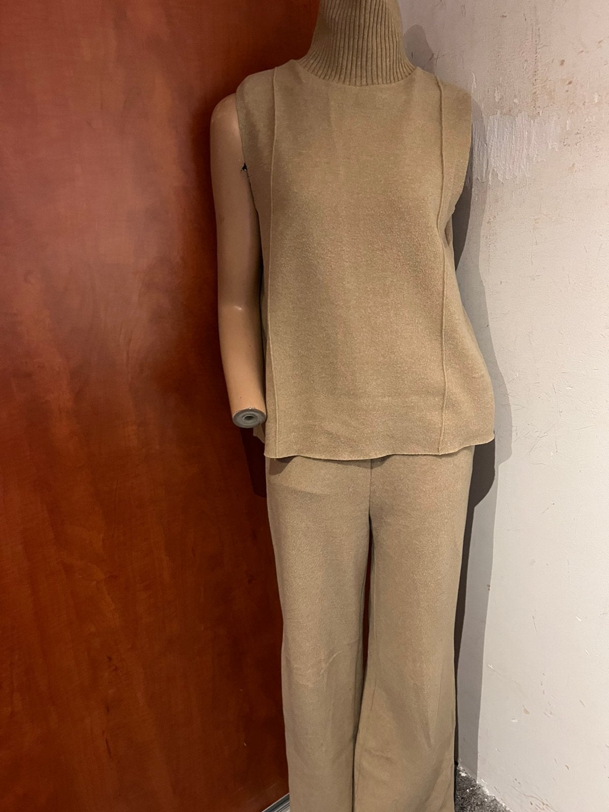Zara gebreide set: mouwloze coltrui & broek (M), Ophalen of Verzenden, Zo goed als nieuw, Maat 38/40 (M), Beige